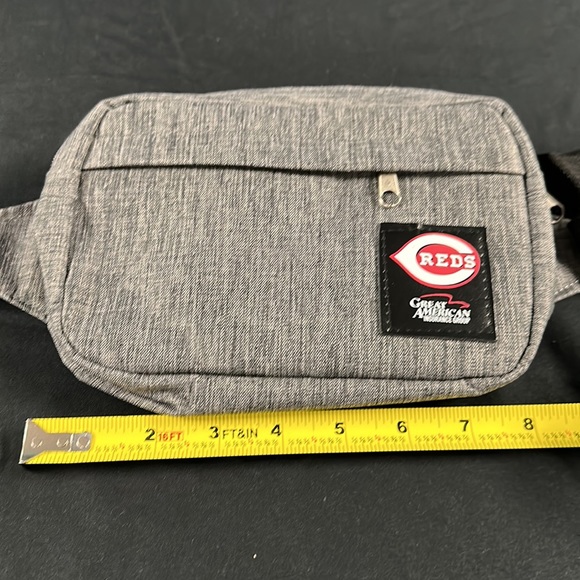 Cincinnati Reds Fanny Pack - Picture 5 of 5